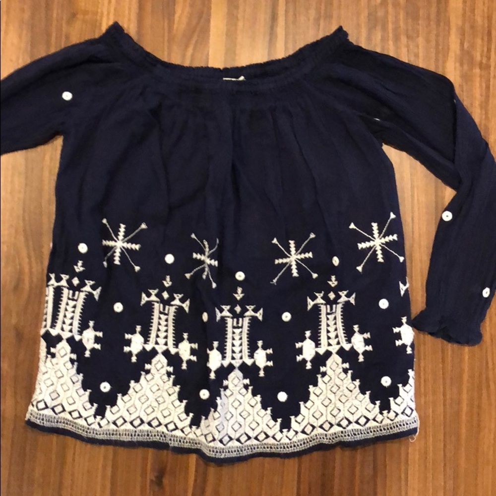 Beautiful embroidered shirt - on or off-shoulder
